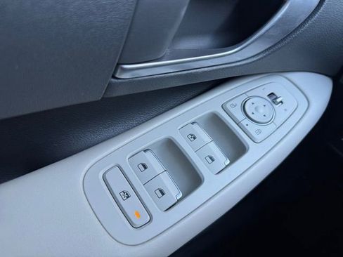 Used 2023 Hyundai Sonata SE w/ Cargo Package image 5