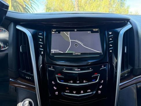 Used 2019 Cadillac Escalade ESV Luxury image 25