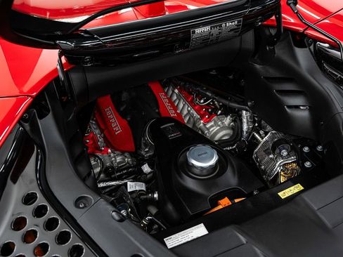 Used 2023 Ferrari SF90 Spider image 24