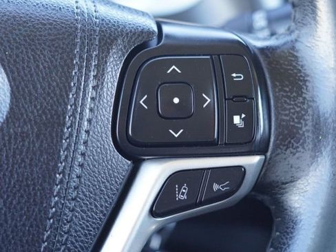 Used 2018 Toyota Sienna SE image 23