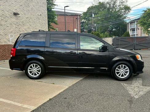 Used 2014 Dodge Grand Caravan SXT FWD image 4