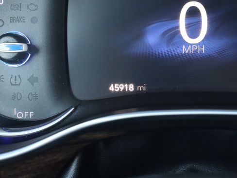 Used 2023 Chrysler Pacifica Limited image 35