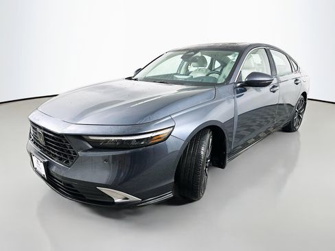 Used 2023 Honda Accord Touring image 3