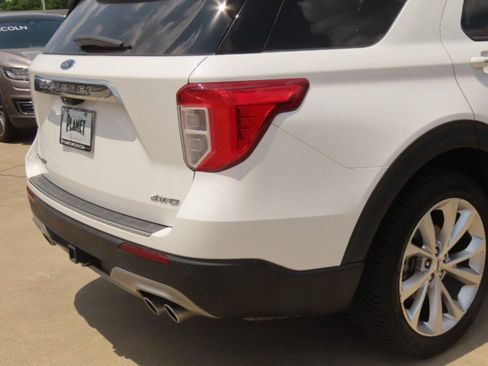 Used 2023 Ford Explorer Platinum w/ Technology Package AWD/4WD image 10