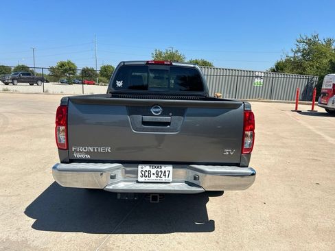 Used 2016 Nissan Frontier SV RWD image 4