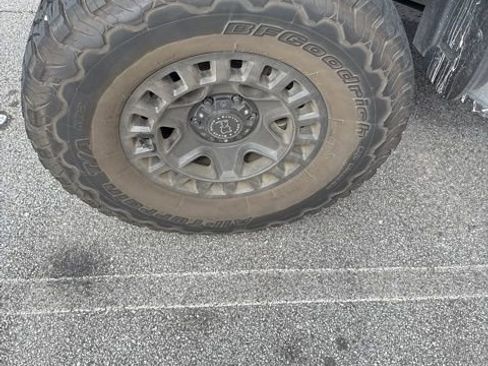 Used 2017 Ford F150 Raptor w/ Equipment Group 802A Luxury image 8