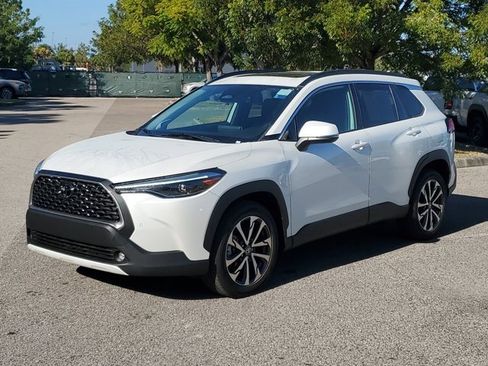 Used 2023 Toyota Corolla Cross XLE image 8