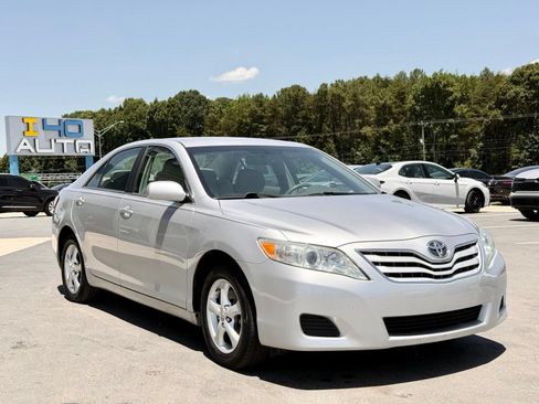 Used 2010 Toyota Camry LE FWD image 5