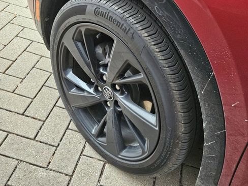 Used 2023 Buick Envision Essence w/ Sport Touring Package image 13