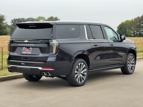 New 2026 Chevrolet Suburban High Country image 3