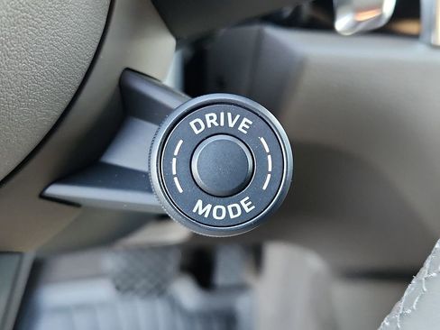 New 2026 Porsche Macan image 19