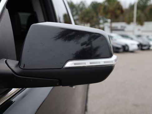 Used 2023 GMC Acadia SLT image 20