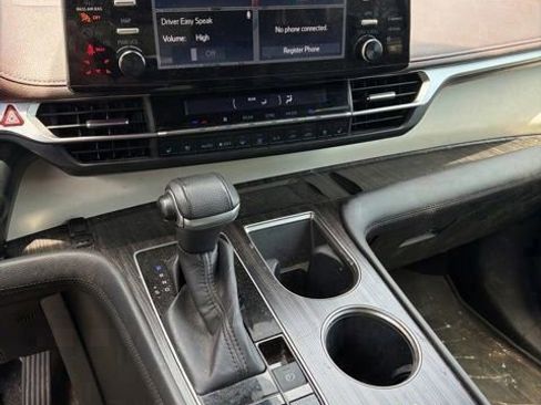 Used 2022 Toyota Sienna Platinum FWD image 15