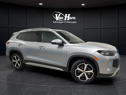 Used 2025 Volkswagen Tiguan SE w/ Panoramic Sunroof Package AWD/4WD image 1
