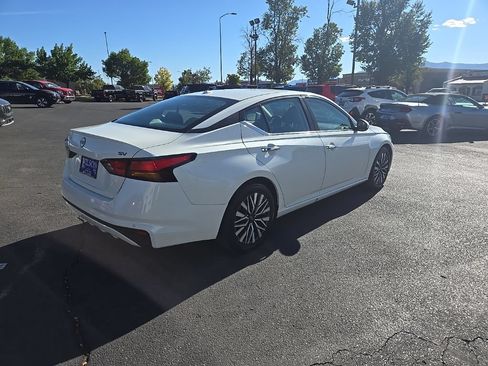 Used 2023 Nissan Altima 2.5 SV FWD image 5
