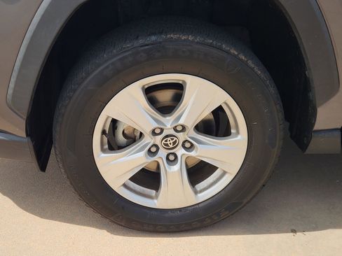 Used 2021 Toyota RAV4 XLE FWD image 14