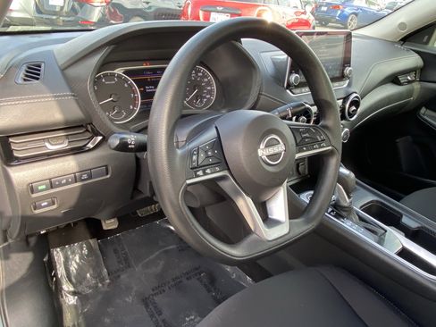 Used 2025 Nissan Sentra SV image 16