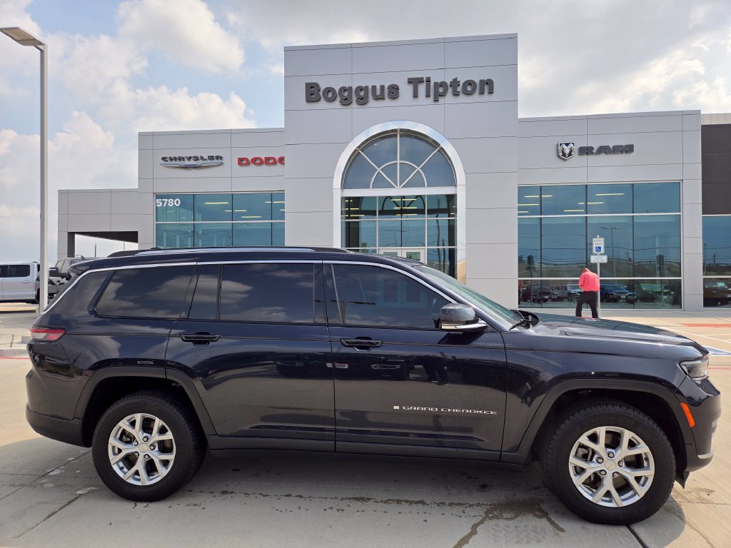 Used 2023 Jeep Grand Cherokee L Limited AWD/4WD image 2