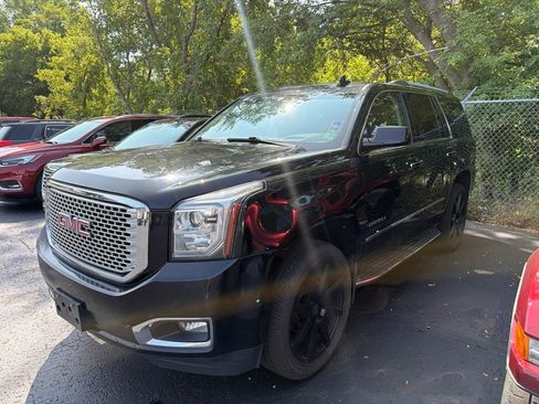 Used 2017 GMC Yukon Denali w/ Open Road Package AWD/4WD image 3
