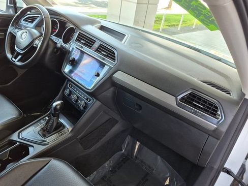Used 2021 Volkswagen Tiguan SE FWD image 6