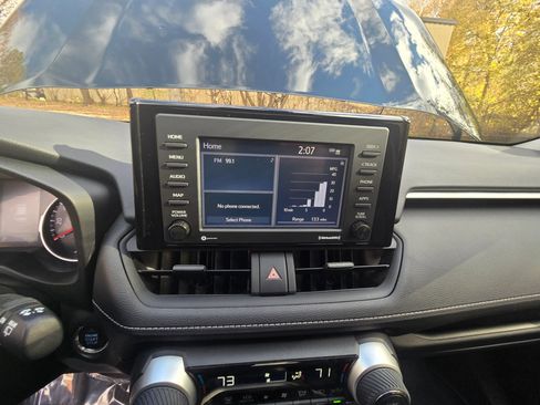 Used 2022 Toyota RAV4 XLE image 20