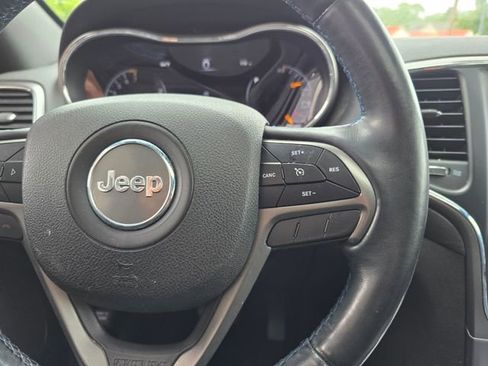 Used 2018 Jeep Grand Cherokee Laredo AWD/4WD image 15
