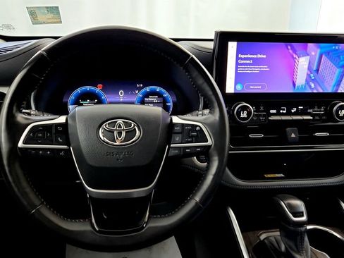 Used 2024 Toyota Highlander Platinum AWD/4WD image 39