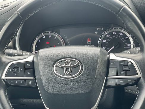 Used 2023 Toyota Highlander XLE image 12