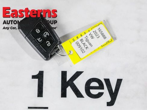 Used 2023 Volkswagen Tiguan SE image 23