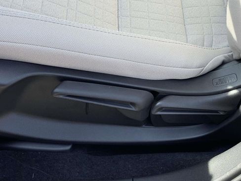 Used 2026 Honda HR-V LX image 16
