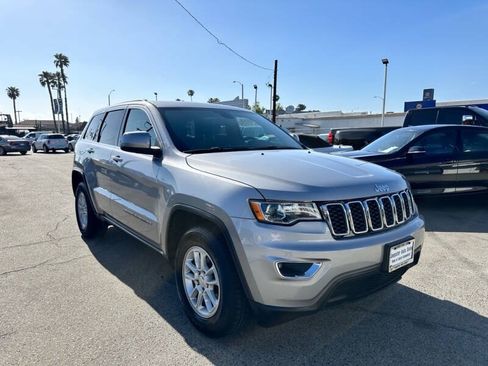 Used 2018 Jeep Grand Cherokee Laredo RWD image 4