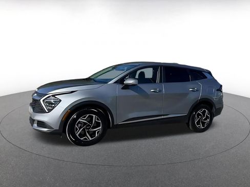 Used 2025 Kia Sportage LX image 8