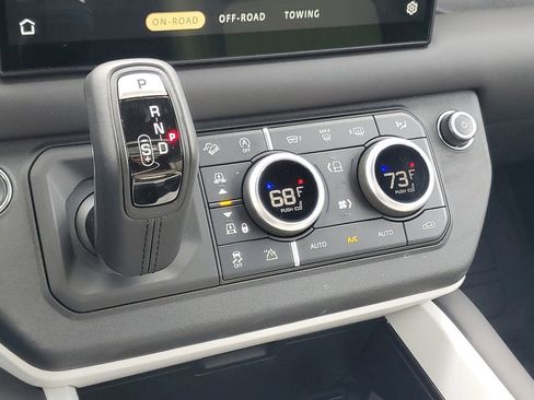 Certified 2025 Land Rover Defender 130 X-Dynamic SE AWD/4WD image 23