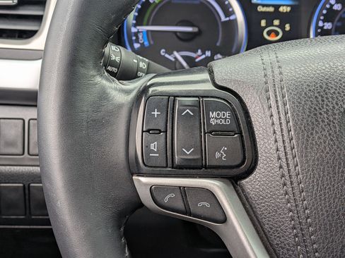 Used 2019 Toyota Highlander XLE image 37