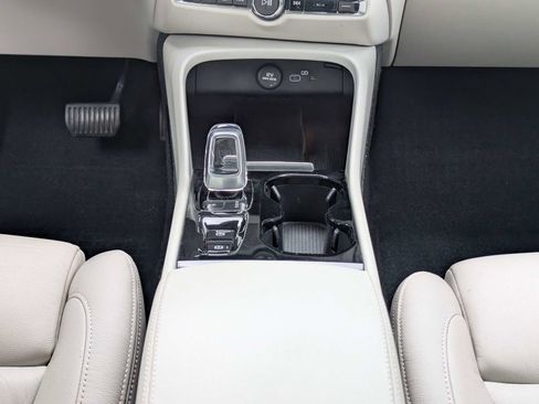 Certified 2023 Volvo XC40 B5 Plus w/ Protection Package Premier AWD/4WD image 23