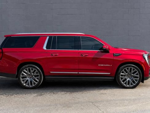 Used 2025 GMC Yukon XL Denali Ultimate AWD/4WD image 5