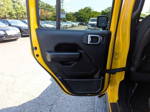 Used 2021 Jeep Wrangler Unlimited Rubicon w/ Cold Weather Group AWD/4WD image 37