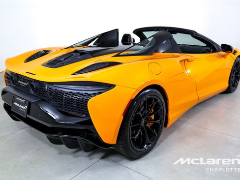 Used 2025 McLaren Artura Spider image 10