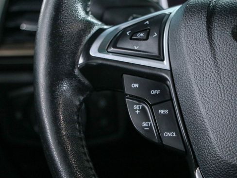 Used 2017 Ford Fusion SE w/ Fusion SE Technology Package FWD image 13