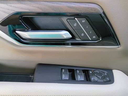Used 2025 GMC Yukon Denali w/ LPO, Floor Liner Package RWD image 21