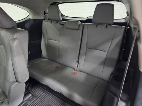 Used 2022 Toyota Highlander XLE image 15