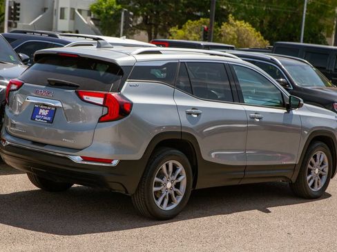 Used 2024 GMC Terrain SLT AWD/4WD image 5