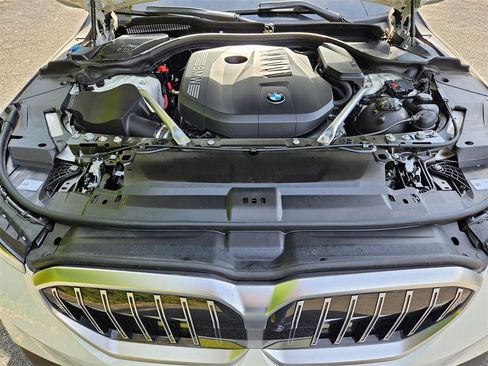 Used 2024 BMW 540i xDrive w/ Premium Package image 24