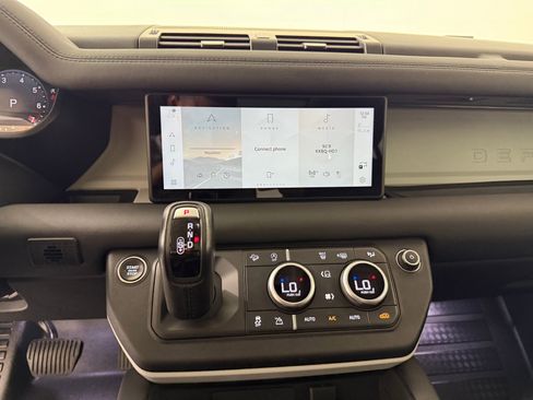 Used 2024 Land Rover Defender 110 S image 22