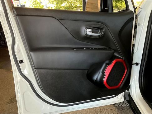 Used 2023 Jeep Renegade Trailhawk image 43