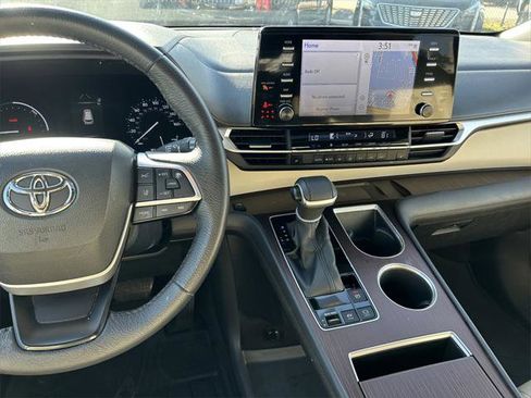 Certified 2023 Toyota Sienna XLE image 20