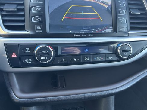 Used 2017 Toyota Highlander Limited AWD/4WD image 32