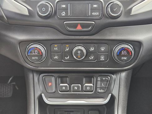 Used 2020 GMC Terrain SLT w/ Preferred Package image 21