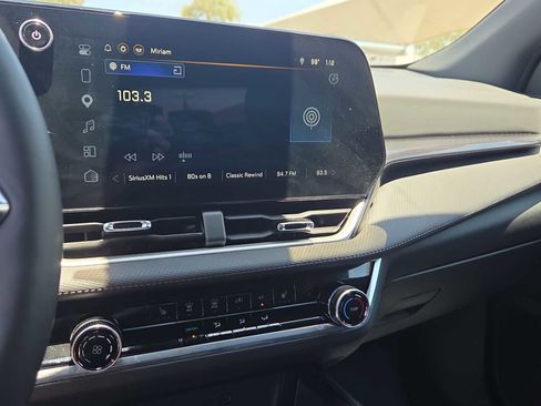 Used 2025 Chevrolet Equinox LT FWD image 25