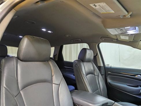 Used 2020 Buick Enclave Essence image 11